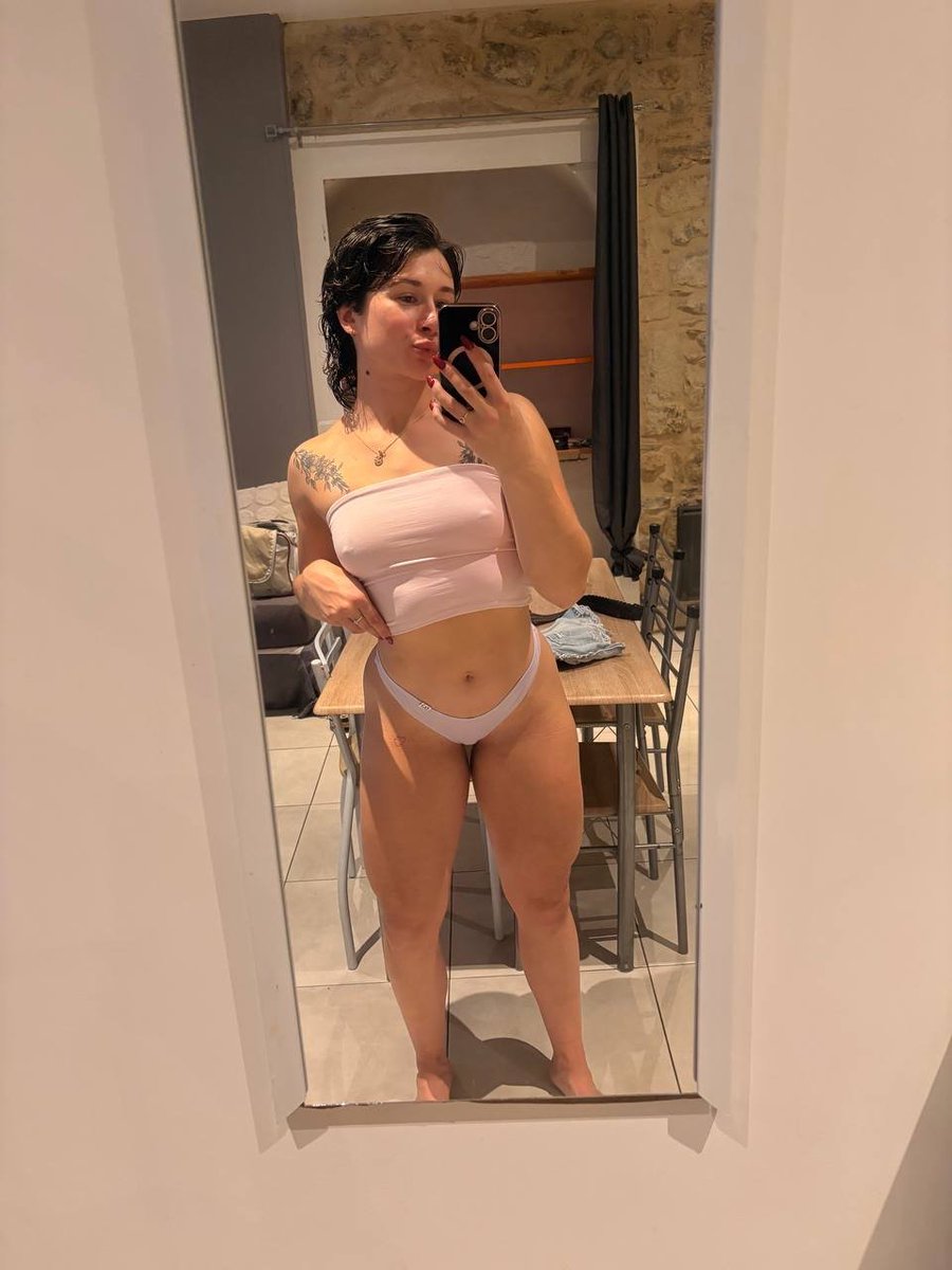 Joytvww's tweet photo. On est d'accord que mes séances leg day finissent toujours par devenir un peu trop chaudes ? 🥵🔥 https://t.co/iRFYUpM8cP