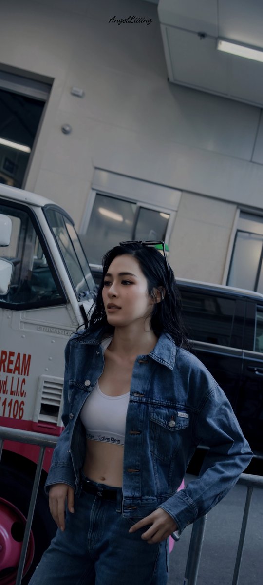 AnGelLiiiing's tweet photo. Phone wallpaper 🖤💙

#LinglingkwongxCalvinklein
#LinglingKwong #CalvinKleinSS27 
#NYFW 
@CalvinKlein @linglingsirilak https://t.co/1UIsJFhjAU