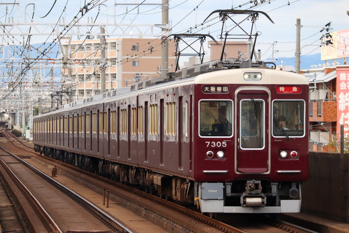 KinkiTrain's tweet photo. 2026.9.19
阪急8332f準急天下茶屋行き
阪急7305f特急大阪梅田行き
阪急8303f特急大阪梅田行き
上新庄駅にて https://t.co/66EeAcLV8a