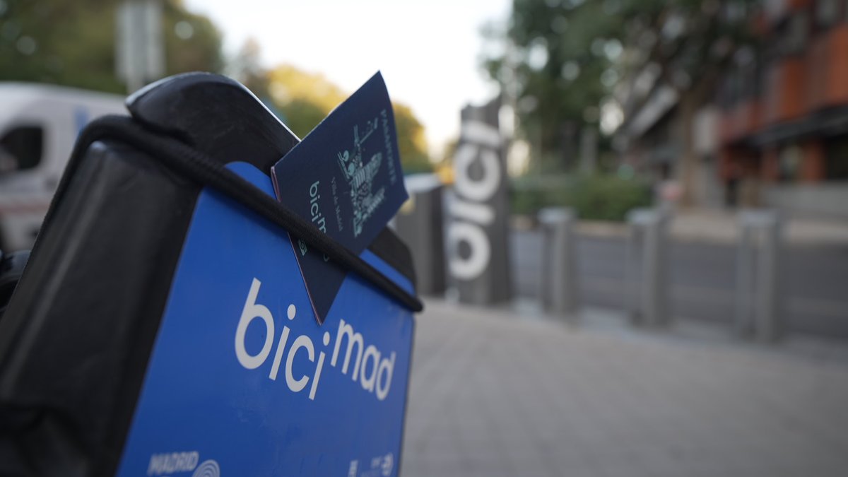 bicimad's tweet photo. 🙌 ¡Puedes disfrutar de #pasaportebicimad hasta las 13.30h! 

➡️ Inicia tu ruta en el Templo de Debod (estación 115)  y completa el pasaporte🚲
🏆 ¡Recuerda que hay premio para los 50 primeros!

ℹ️ Más en el blog de #bicimad: https://t.co/0lGpV6Bwkx https://t.co/jiHebQgUm4