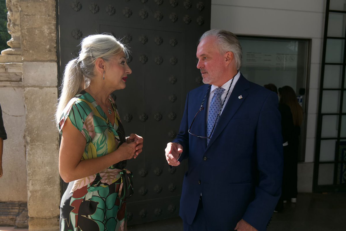 Patricia_Pozo_'s tweet photo. El @MuseoBASe incorpora una obra excepcional: 'Inauguración de la Exposición Iberoamericana de 1929', de Santiago Martínez.

La pieza ya está expuesta y será fundamental en la exposición que preparamos sobre la #Sevilla artística del 29.

¡Gracias a la familia por su generosidad! https://t.co/Mzd21VfkZH