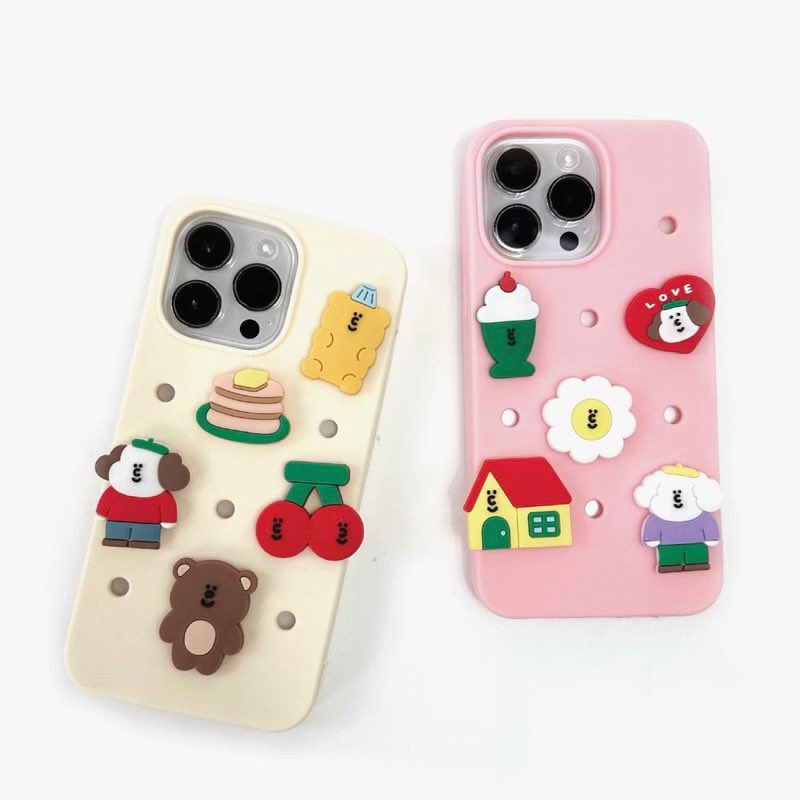 9001OO's tweet photo. เผื่อใครไม่มีรองเท้า crocs แล้วอยากซื้อ rubber charm ทุกคนสามารถซื้อเคสที่ใส่จิบบิทมาใช้ได้นะ เราว่าน่ารักกกก 

#GMMTVFANIVAL2026HappyFamily https://t.co/NS7qTA2NhT