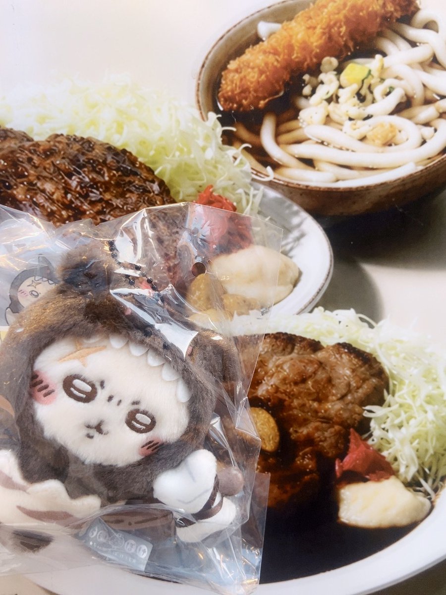 _mmoonga_'s tweet photo. 공룡을 매입했어요
랏코가 사주는 (?) 함박스테이크 컨셉으로
햠바그 먹으러 옴 🍖 https://t.co/yM1Q5q5osX