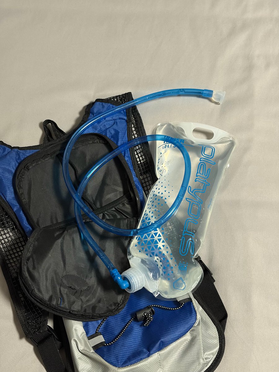 nktj_net's tweet photo. 10/25の横浜マラソンに向け、最後の追い上げ中。

本日は、2度目の30km走。腰回りに収納のあるパンツとハイドレーションシステムにより、補給のために立ち止まることもなく快適でした。

ハイドレーションシステムは、近所の登山専門店で購入。

今度はトレイルランにもチャレンジしてみたいですね。 https://t.co/sbIGfbII4v
