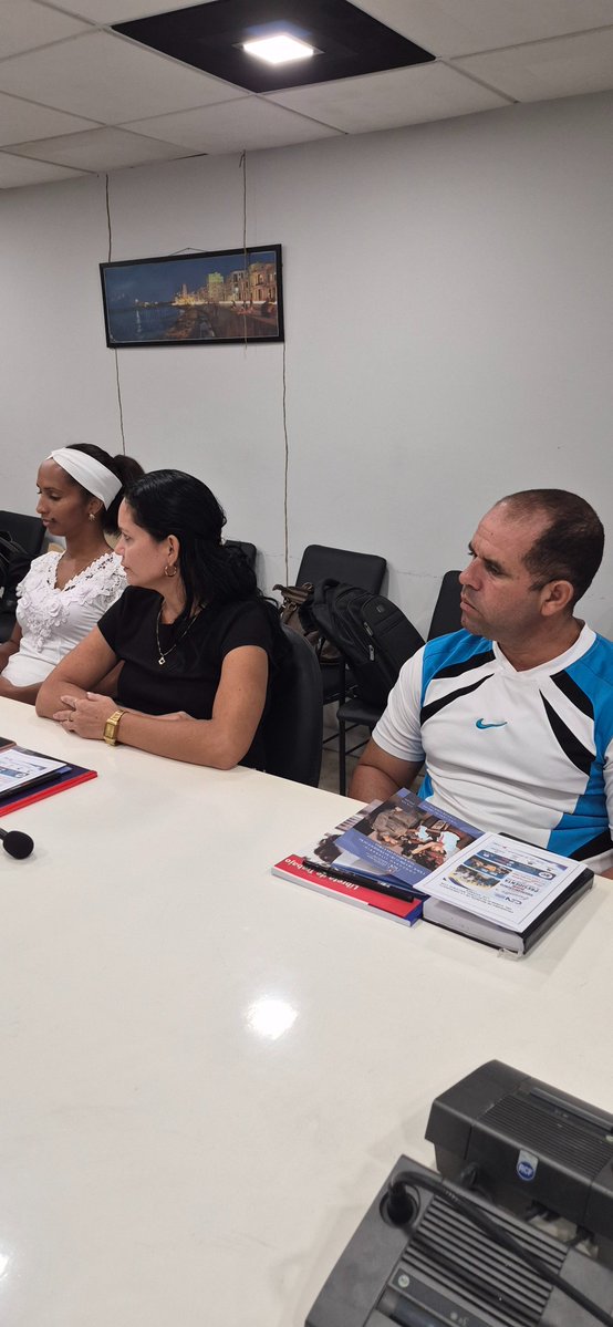 Elecciones_Cuba's tweet photo. #CENCuba/ La familia Electoral cubana cuenta con una fuerza juvenil que en las provincias y municipios del país, aporta con su impronta revolucionaria al perfeccionamiento de @Elecciones_Cuba. Son nuestros #JóvenesPorLaDemocracia https://t.co/vMB2IWJMdl