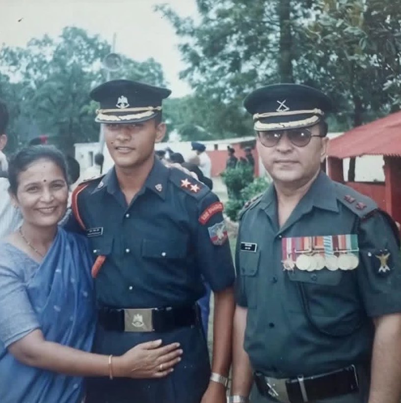 37VManhas's tweet photo. This was the happiest day for Lieutenant Colonel Govind Singh Bisht and his wife Smt Prabha Bisht to see stars on the shoulders of their son.
Later both father & son were part of Operation Vijay during Kargil War in 1999.
 
Today parents completed 26 years sans their son
LIEUTENANT HEMANT SINGH MAHAR BISHT
Shaurya Chakra
7 GUARDS #IndianArmy
who was immortalised fighting terrorist at Naugam in Jammu & Kashmir on this day in 2000.
#FreedomisnotFree a few pay #CostofWar.