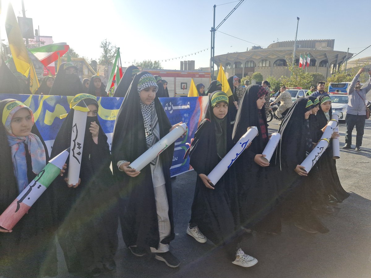 Pakniyat__'s tweet photo. من خانم پاک‌نیت با افتخار در #رزمایش_313هزار_جانفدای_ایران شرکت کردم و پای کار انقلاب و رهبر و ایران هستم. https://t.co/uhZBlN90Uh