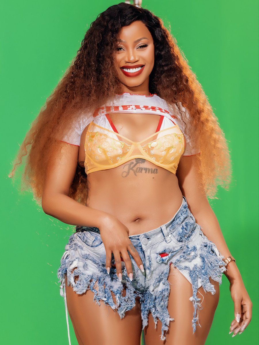 Ksheebah1's tweet photo. Sheebaholics, Caption these pics using a line from “Oteesa Otya” 🎶 No Googling👀😂

#OteesaOtya https://t.co/nE1VLRZpDw