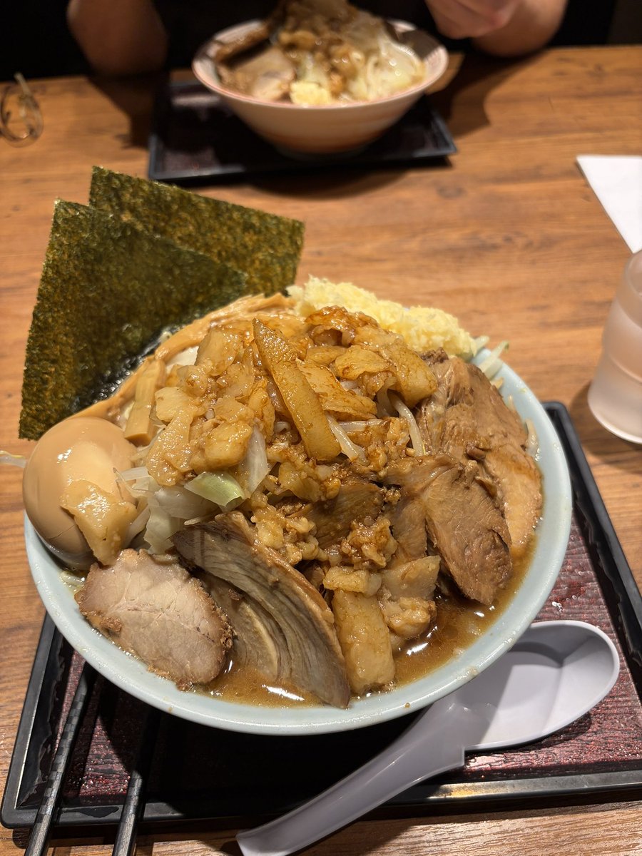 Pikumi333's tweet photo. 友達と何度もう行かないと誓ったであろう、気づいたら着席してるから多分何が入ってる https://t.co/4WBuX3KZbD