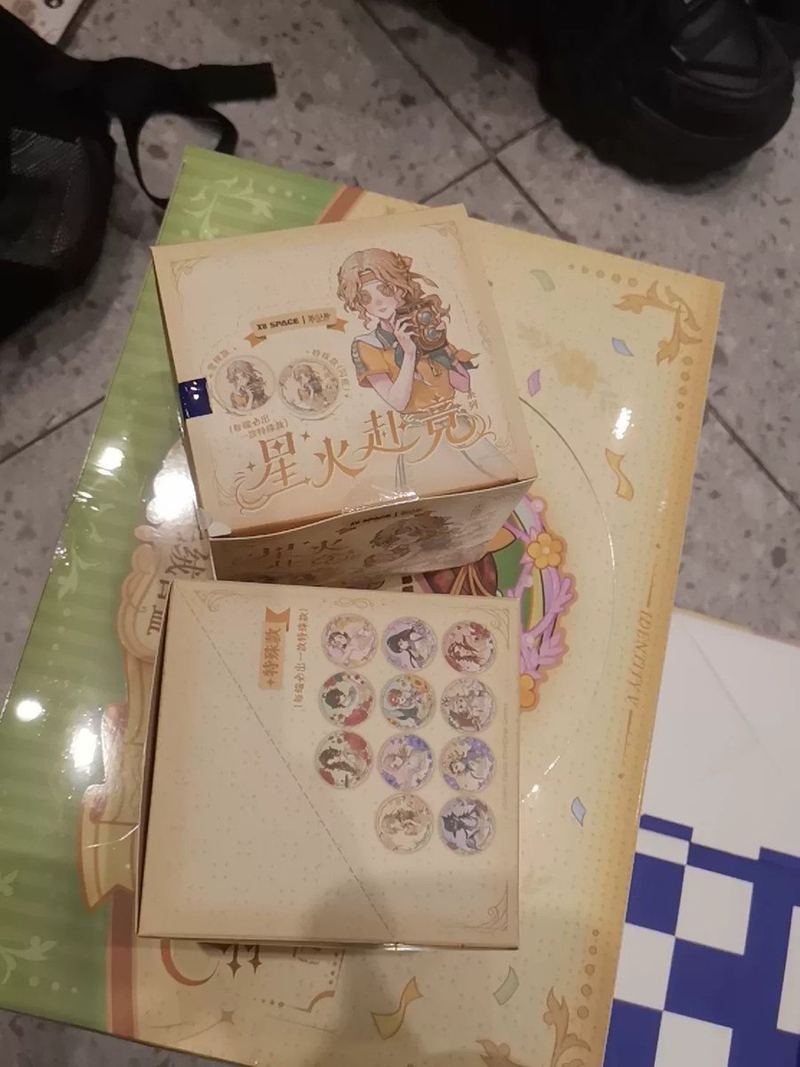etergatto's tweet photo. etergatto's offline x11 haul !!

come join us in our server for more merch 👀 ! https://t.co/rcuAVW0JW3