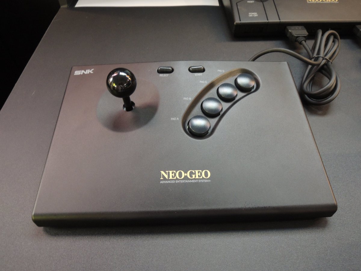 P100kg's tweet photo. 東京ゲームショウ、人多すぎてスマホ出す余裕も無く
ゲーフリのブースとNEOGEO AES+のコントローラーの写真しか撮れなかった https://t.co/ADaMIMNm3l