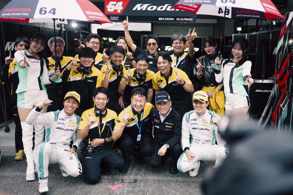 riki_okusa's tweet photo. #SUPERGT 菅生大会🐮👅

ポールポジション獲得しました！！
しかもレコードのおまけ付き！

幸せです😃

降りたあとたくさんのドライバー・関係者の方々・ファンの皆様に祝っていただき感謝です！

明日こそやってやるぞい！ https://t.co/UQI6EEq04C