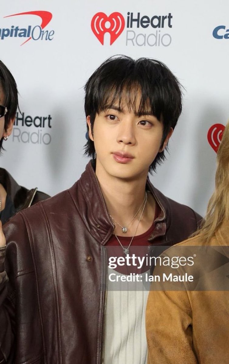 onlyforseokjini's tweet photo. Getty image curse? We don’t know her https://t.co/klxJxtwip0