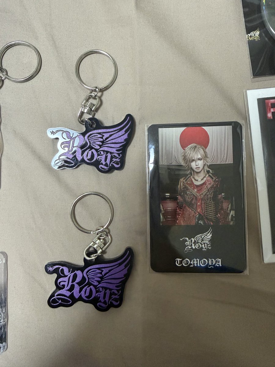 rtrihiki214's tweet photo. 【交換】
Royz 武道館 くじ ロゴアクリルキーホルダー 目印チャーム　歌詞
譲）  写真のもの
求） 昴さんに関連
　　ロゴキーの青、赤
　　歌詞紫苑
VENOM
星に誓いを
星に願いを
君に手向ける一輪の嘘
アテナ
NOAH

26日の手渡し、ハロウィンライブでの手渡し、もしくは郵送でのお取引希望です。 https://t.co/WI7utc1d2J