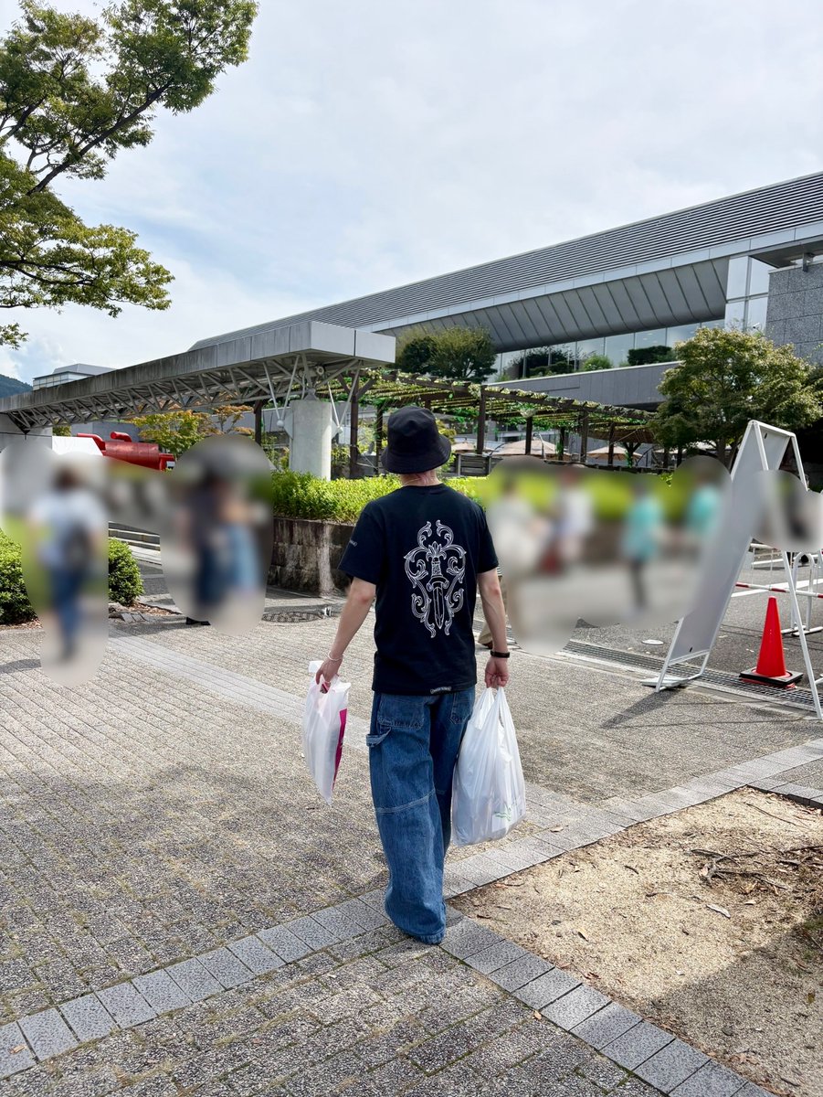 SAK_SAK_SAKUMA's tweet photo. #京まふ2026 で登壇前に楽しんできました！！
たくさんグッズ買っちゃった (^^) 

まさか #はがない のグッズがあるとは、、
懐かし過ぎてめちゃくちゃテンション上がって、肉のTシャツ買いました (^^) https://t.co/tVo2FrXpVN