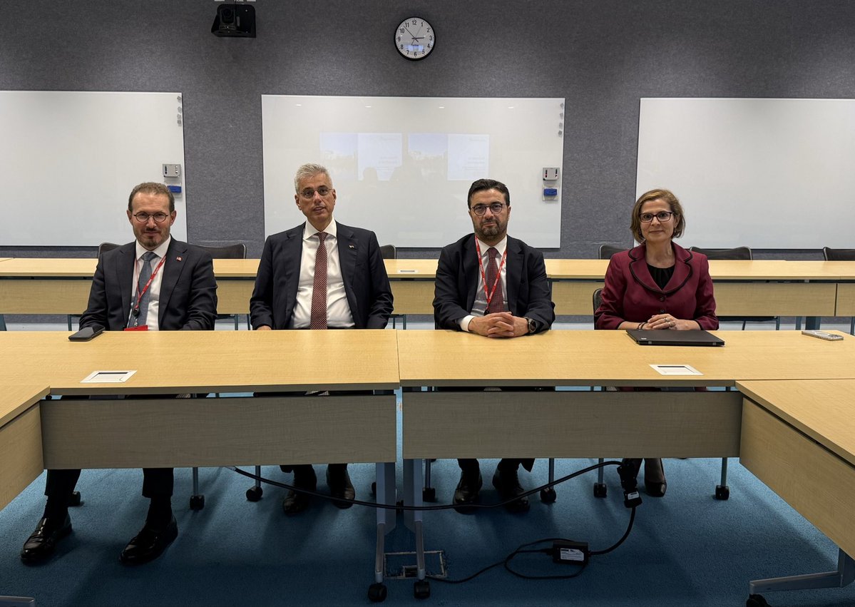 drmemisoglu's tweet photo. ABD temaslarımız kapsamında AstraZeneca’yı ziyaret ederek yürütülen çalışmalar hakkında yetkililerden bilgi aldık. 

"Üreten Sağlık" vizyonumuz doğrultusunda çalışmalarımızı sürdürüyoruz. https://t.co/3eHmdABAmT