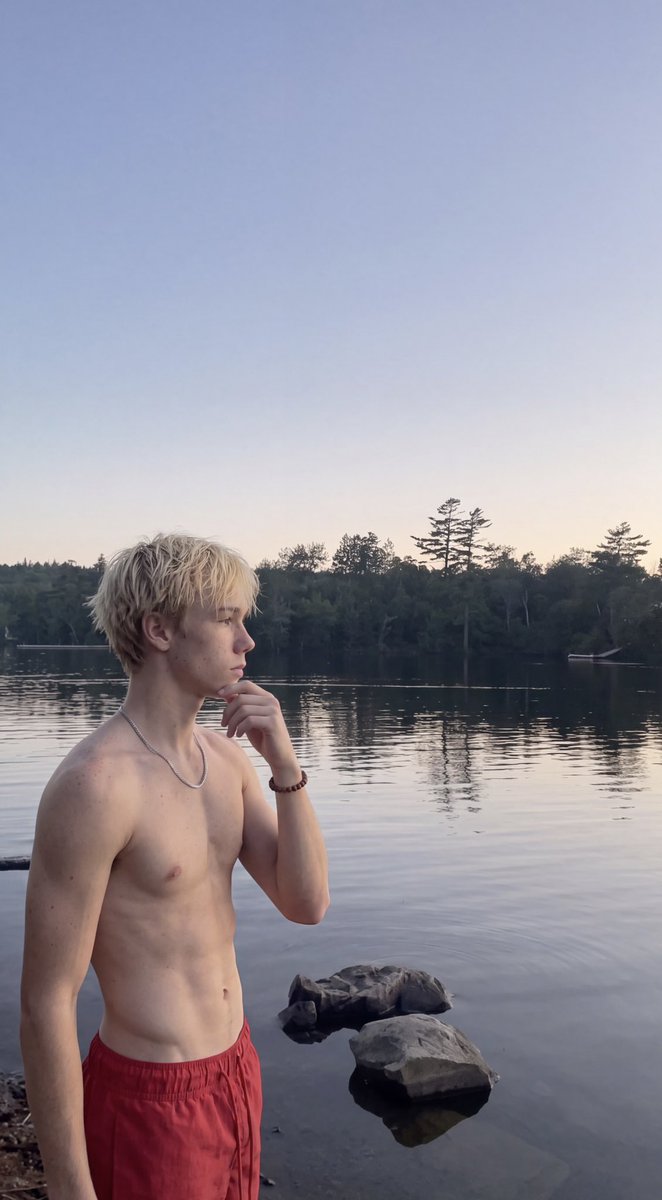 Tomssportside's tweet photo. Just standing here, wondering what kind of trouble you’d get me into 🏳️‍🌈😏 https://t.co/zPGlnfumfy