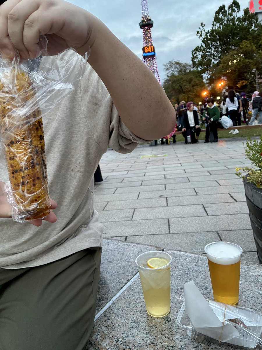 Kei_kikuchi88's tweet photo. とうもろこしとじゃがバターで乾杯 https://t.co/6TmBKt4TnA