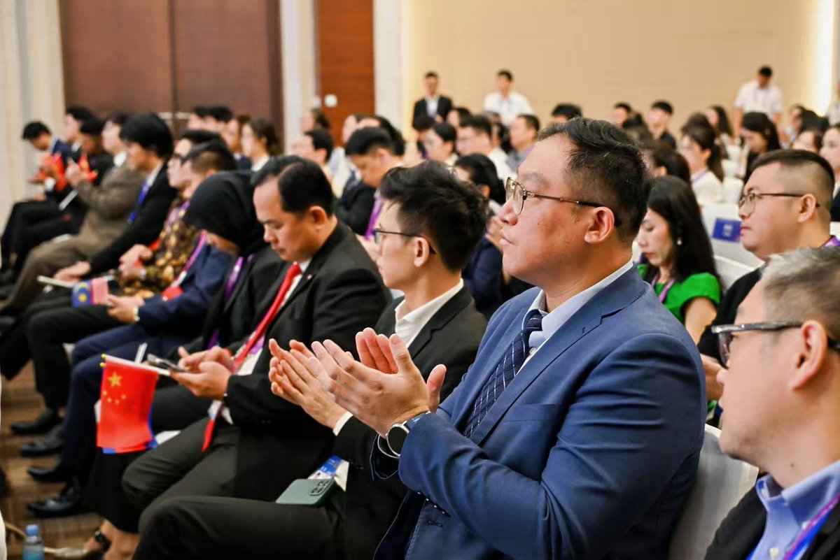 club_kab's tweet photo. On September 19, the Opening Ceremony of the Acceleration Week for China-ASEAN Youth Development Programs was held in Nanning, Guangxi. About 120 people attended the event, including heads of youth organizations and representatives of youth development programs from China and ASEAN countries.
The Opening Ceremony featured a special session titled "Youth Action.” Young leaders from China and ASEAN countries took to the stage one after another to showcase and share the latest achievements in youth innovation and entrepreneurship, focusing on four fields: Green Production and Low-Carbon Technologies, Artificial Intelligence, Culture and Tourism Integration, and Media Innovation.
With the strong support of ASEAN partners, the Acceleration Week has selected 58 youth development programs from China and ASEAN countries. Through mentor guidance, program roadshow, case study, and program matchmaking, the Acceleration Week will help to promote best practices that contribute to global development and youth development, build a community of youth leaders for sustainable development, and advance practical cooperation between Chinese and ASEAN youth.
During the week-long program, youth representatives from China and ASEAN countries will visit Nanning, Guangxi, and Haikou, Hainan, and take part in a series of activities, including the Partnership Meeting of the Acceleration Week for China-ASEAN Youth Development Programs.
Follow us @club_kab to learn more about young entrepreneurs. #ActNow #GDI #SDGs #Youth2030 #APGYD #ASEAN
@felipepaullier @UNYouthAffairs
@NadiaRashd