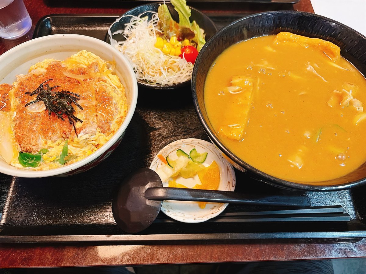 shu_prd's tweet photo. 地元のカレーうどん屋さん🍛
出汁の味が美味いんよ😋 https://t.co/v0MlTbVbYw