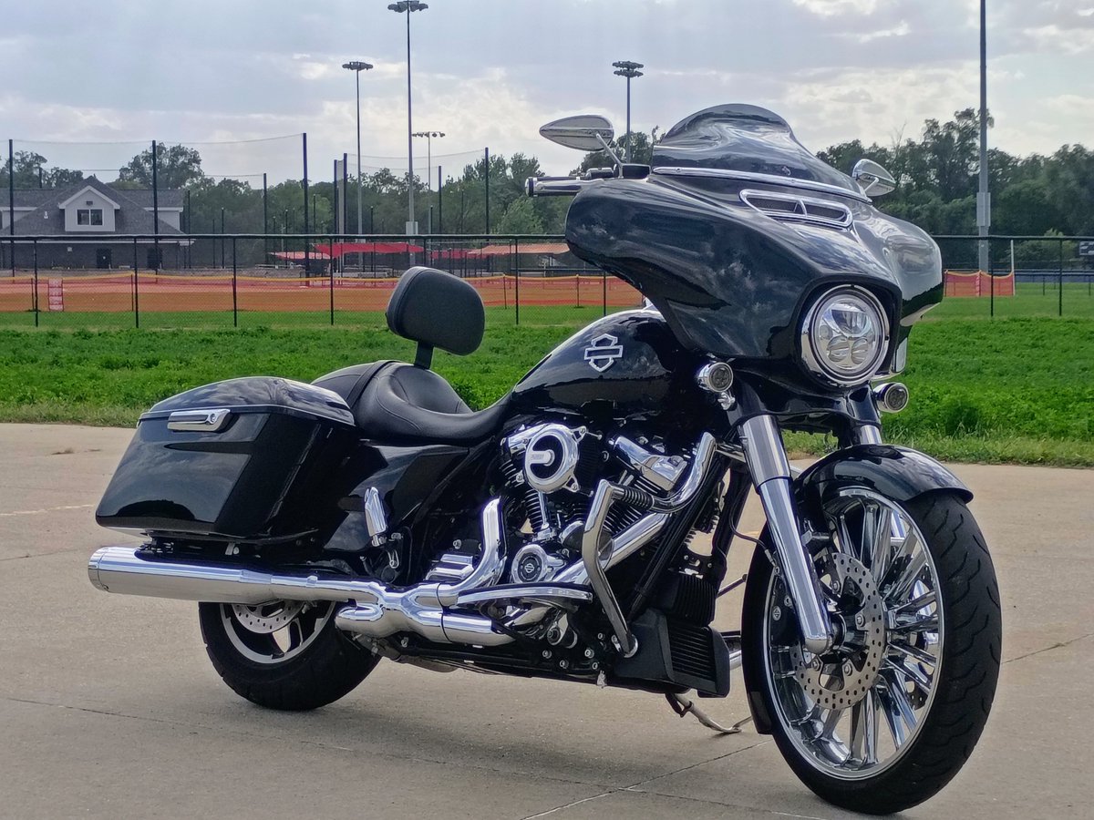 realRacer7x's tweet photo. Have a great weekend everyone! #HarleyDavidson #motorcycles #streetglide https://t.co/1yA6lvcvsw