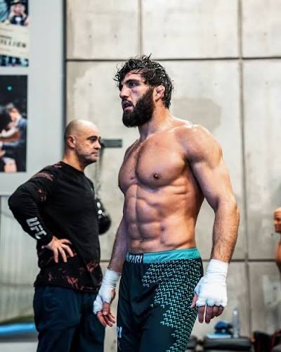 sventofm's tweet photo. @ufc @ArmanUfc @paramountplus The next day at 185 https://t.co/iVD31aVJuw