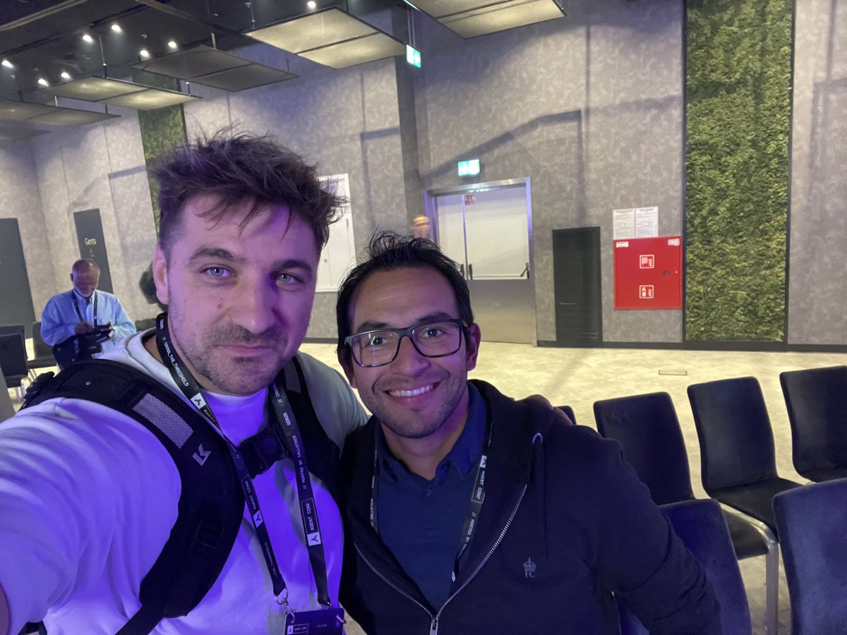 h12_valentin's tweet photo. Some people share knowledge. Great people make you want to learn more. 🙏

Thank you @Infoxicador and @Postman for the time, the conversation, and the knowledge shared.

Great mind. Great energy. Much appreciated. ❤️

#AgentConf @AgentConf https://t.co/32C62lgQQU