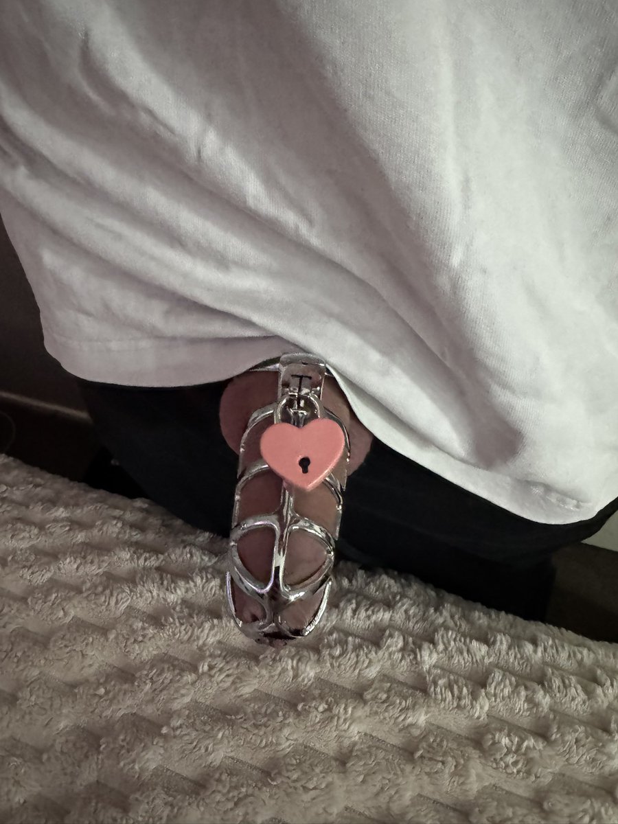 scarletandcuck's tweet photo. my little sissyboy caged with a pretty pink lock <3 

if you want to see him humiliated, head to my Fansly: scarletandcuck 💦😈

#nsfw #nsfwtwtًً #sexy #cuckold #caged #submissive #domination #hot #german #femdom #kinky #pink https://t.co/9RAsnhrNAa