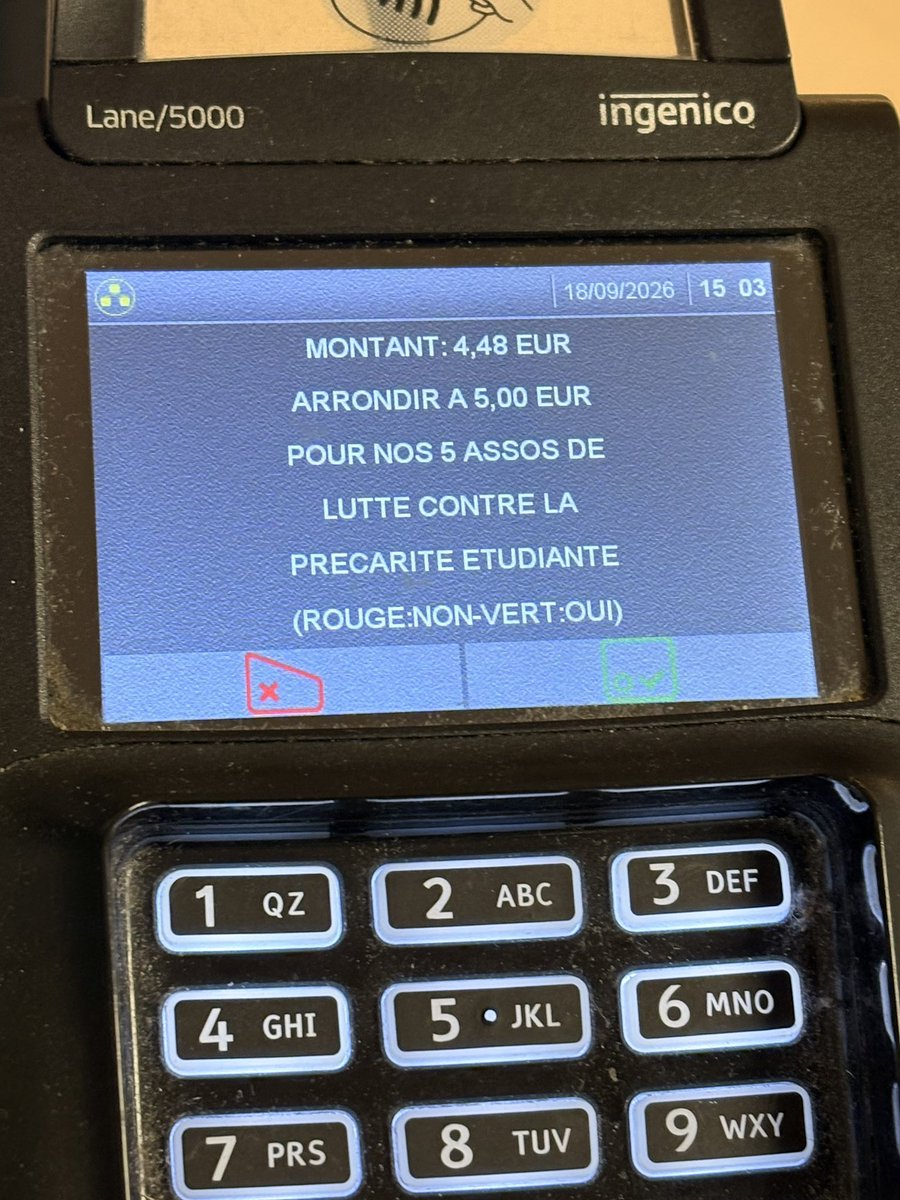 zey_lrb's tweet photo. C’est moi la précarité étudiante https://t.co/R7nDpY0tIy