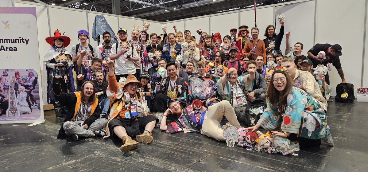 GrempaPesocchi's tweet photo. Thank you everyone for joining the Hololive Justice Meetup at VeXpo!

Despite several problems we still manage to hold it!

For justice!
🧡💚♥️🩷

#justchads https://t.co/5x46P0Z4Ea