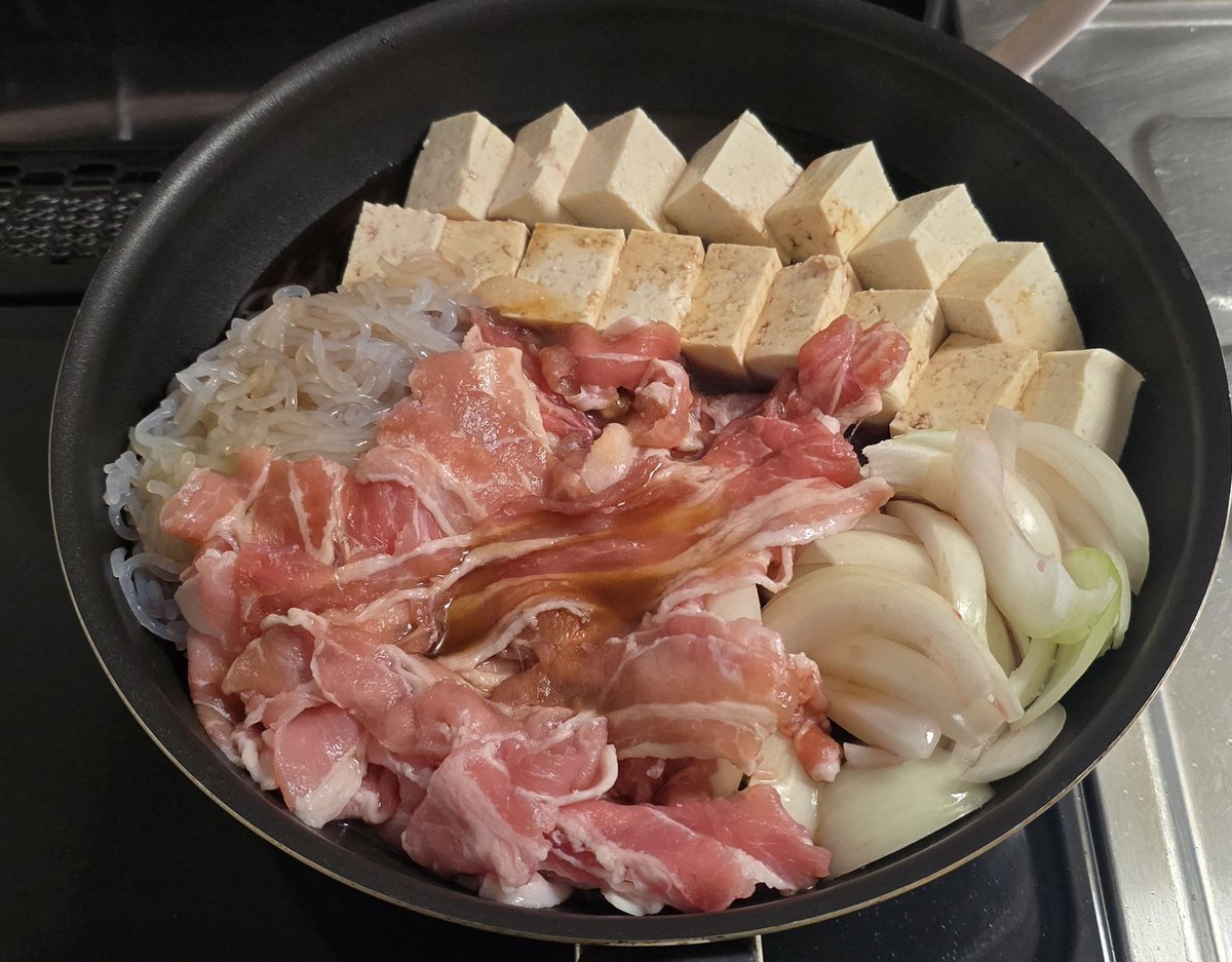 yusan330's tweet photo. 今日は肉豆腐(´ρ`) https://t.co/J3K31WZDIB