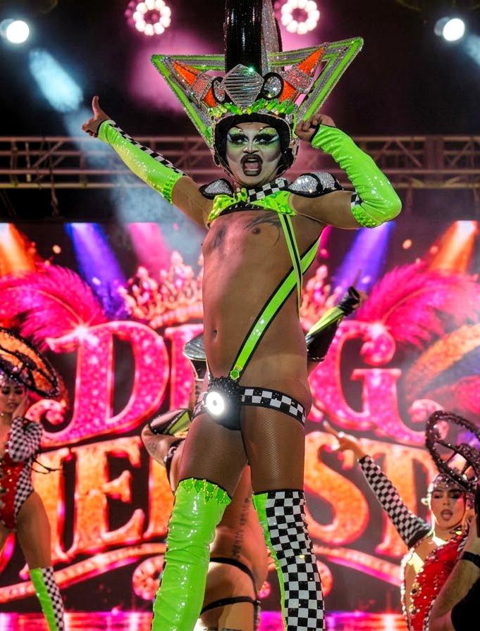 aytolpgc's tweet photo. 🎭¡Las Fiestas de Los Dolores no bajan el ritmo! 

✨Drag Kálik se llevó anoche la Gran Gala de Plumas y Lentejuelas y este finde la fiesta continúa con romería, Fiesta del Agua, música y mucho más

🎶El domingo, El Vega Life pone el broche final a las 15:00 https://t.co/vcWvgA4mSh