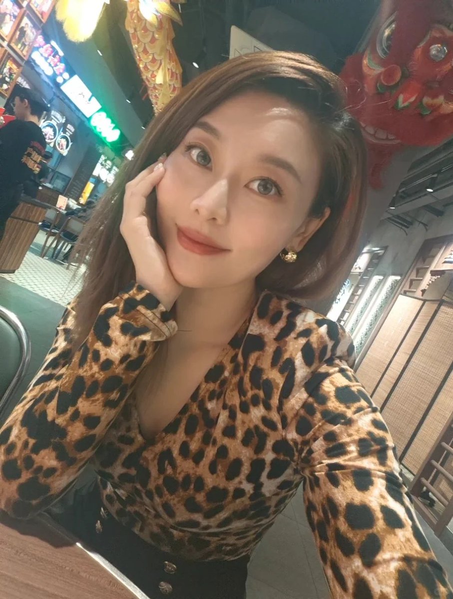 CHulsinger26193's tweet photo. 30➕素颜保持这个状态真的还有零零后的男孩子喜欢嘛 https://t.co/nzBFTEFUiU