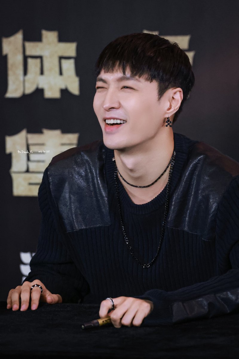OnlyFor_YIXING's tweet photo. 190926 Shenzhen Fan Sign Event 

Cr: MrDimpleKL

#LayZhang #ZhangYixing #张艺兴 #Lay #Yixing  #레이 #장이씽 https://t.co/mor7qVED8x