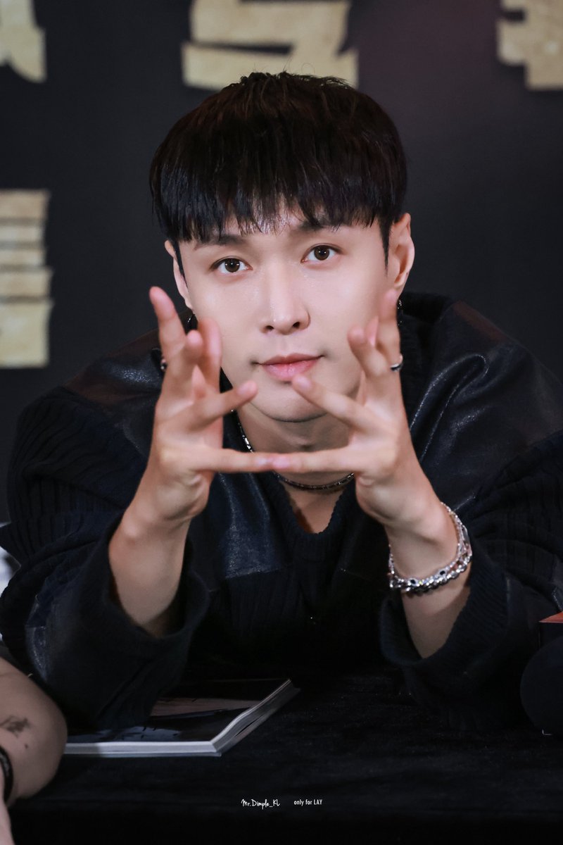 OnlyFor_YIXING's tweet photo. 190926 Shenzhen Fan Sign Event 

Cr: MrDimpleKL

#LayZhang #ZhangYixing #张艺兴 #Lay #Yixing  #레이 #장이씽 https://t.co/mor7qVED8x