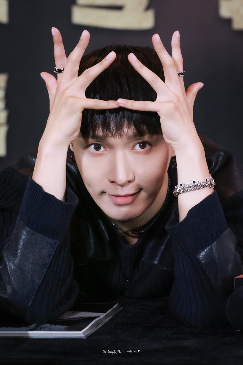 OnlyFor_YIXING's tweet photo. 190926 Shenzhen Fan Sign Event 

Cr: MrDimpleKL

#LayZhang #ZhangYixing #张艺兴 #Lay #Yixing  #레이 #장이씽 https://t.co/mor7qVED8x