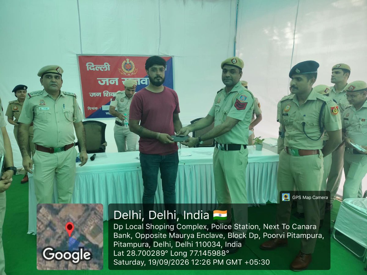 AcpSPlace's tweet photo. Reaffirming Delhi Police’s commitment to citizen-centric policing,staff of subdivision Subhash Place,returned recovered lost/stolen mobile phones to their rightful owners.Mobiles were handed over by Adl.DCP-I Sh Ravinandan BM along with other police staff #JanSunwai #DelhiPolice https://t.co/zTIZd3isNk