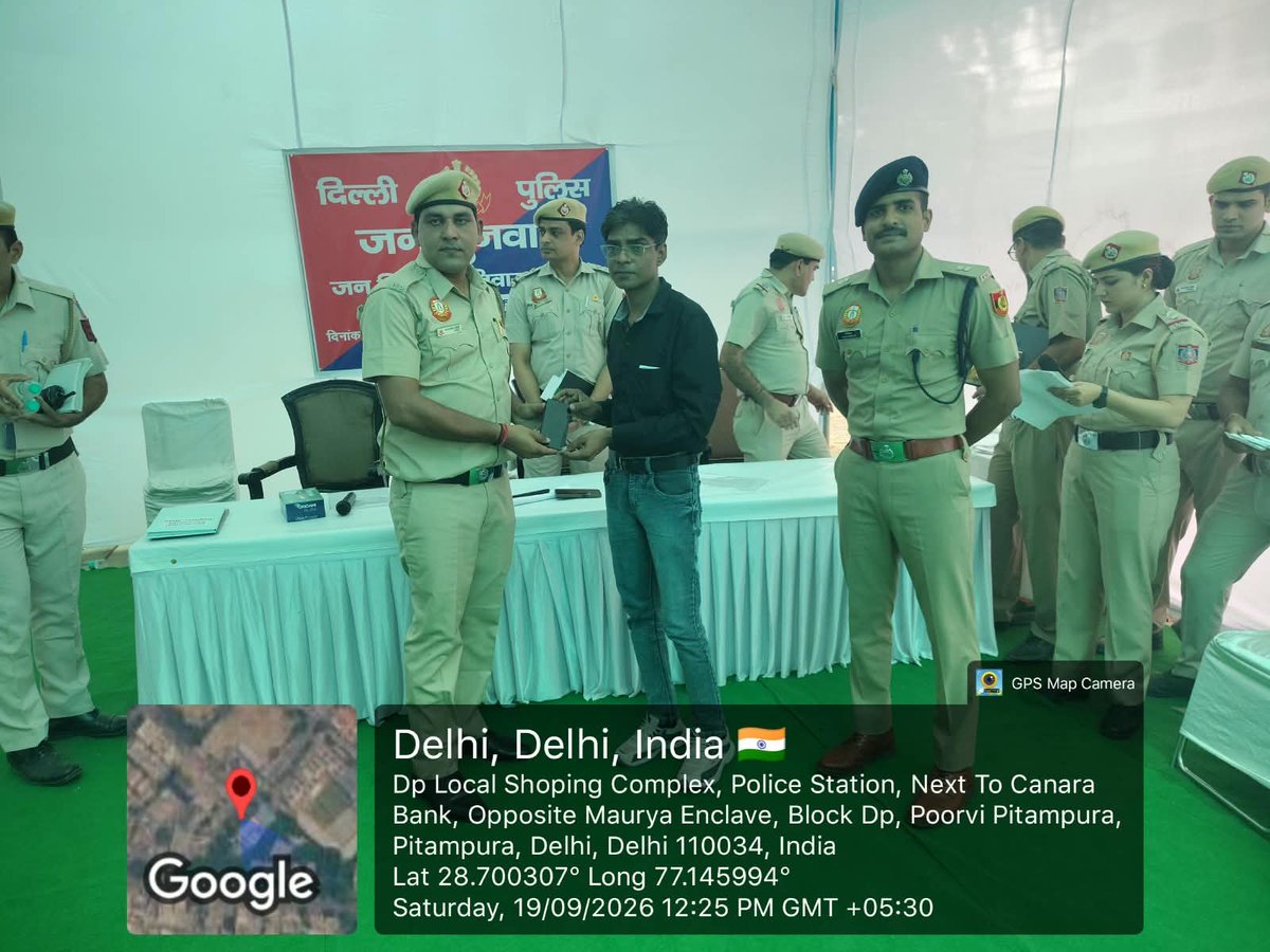 AcpSPlace's tweet photo. Reaffirming Delhi Police’s commitment to citizen-centric policing,staff of subdivision Subhash Place,returned recovered lost/stolen mobile phones to their rightful owners.Mobiles were handed over by Adl.DCP-I Sh Ravinandan BM along with other police staff #JanSunwai #DelhiPolice https://t.co/zTIZd3isNk