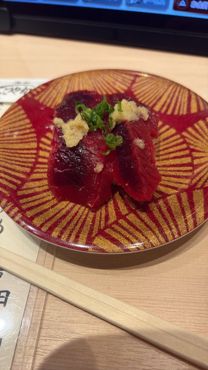 Yuubaritennya's tweet photo. クジラ！美味しいです。（事務所撮影） https://t.co/6VuD5VrB1g