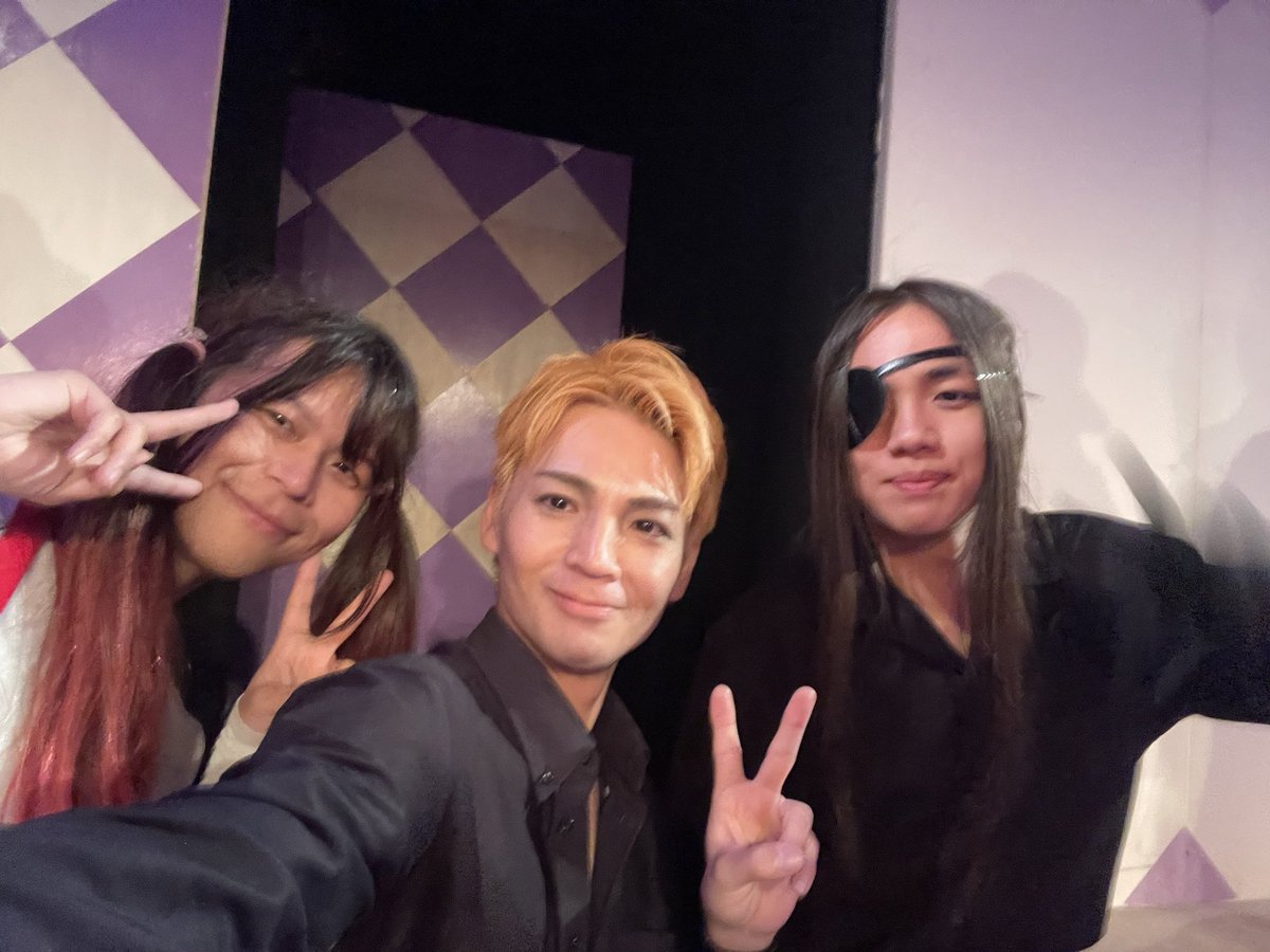 Shun2089369's tweet photo. #劇団イヴァノヴィッチ さん「#platinagirls(プラチナガールズ)」、A班主役、大空くん(@1126OOZORA)B班主役、楓さん(@Yamaguchi_K0917)、そしてメラニア役 #大森 さんとのお写真です。
ありがとうございました😊
#ブルースクエア四谷 https://t.co/L1MgdZEjZR