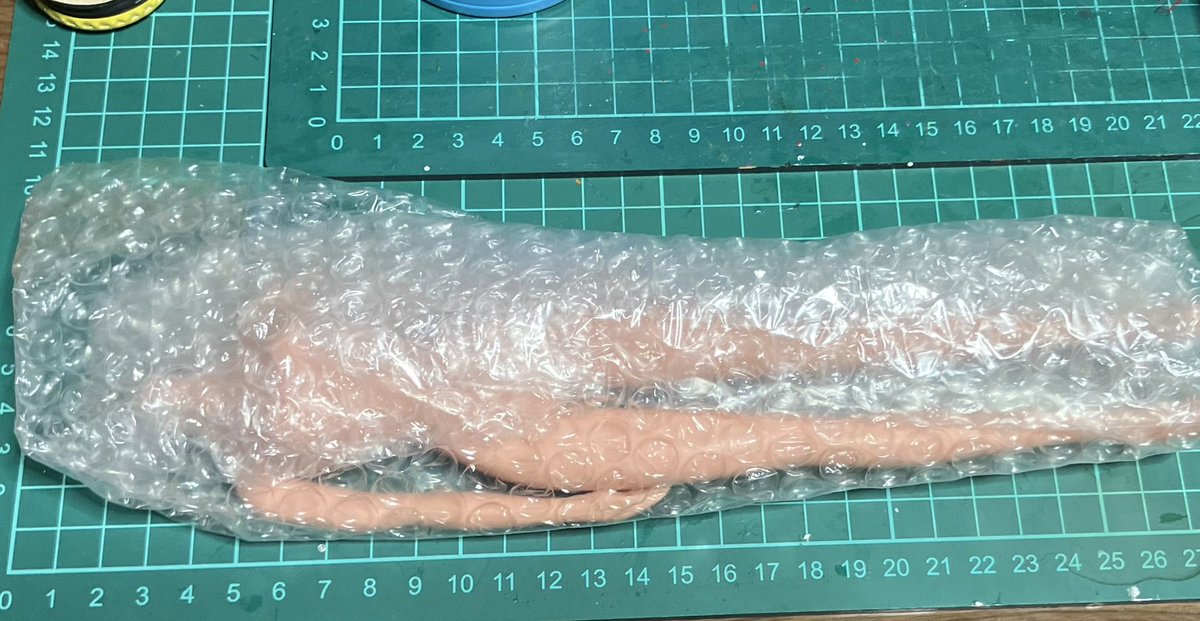 botton19's tweet photo. さてさて、今回の山籠り週間は一点のみの製作に集中します🤔
納期まで2ヶ月ありますが、何せ面倒臭いほどパーツが多い衣装ですし、今回で作り納めの衣装となるため製作時間を多く見込んでいます🙄
今回の衣装の物は、過去にあらゆるパターンで製作してきましたが、これ以降はもう作ることも無いので😌 https://t.co/Gv6mnr8VHt