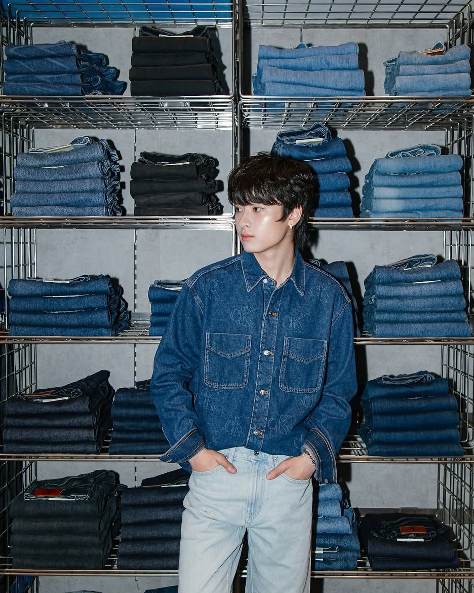 marysantte's tweet photo. คงเป็นเด็กคนเดียวบนโลกที่ใส่ckแล้วน่ารักขนาดนี้ ปกติckจะแบบมีความmasculineแบบใส่แล้วหล่อๆเลย แต่เวฟแครี่ลุคนี้ได้แบบเท่แต่ยังน่ารักอะ คือกลบความน่ารักนางไม่มิดจริงๆ โคตรชอบ 😭😭😭
#StateYourStylexWave #waavetnp https://t.co/7YZEBcQ8Yh