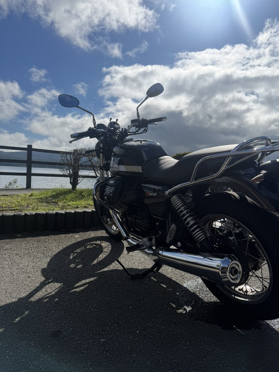 midorikus's tweet photo. 最近宮ヶ瀬いって、そのあと山中湖行ったよ
結構寒くて、ジャケットの下は薄いフリース着ました
着るもの考えないと風邪引きますわね
でも景色と気温は丁度良かったんだよね https://t.co/Frra6CXOQ8