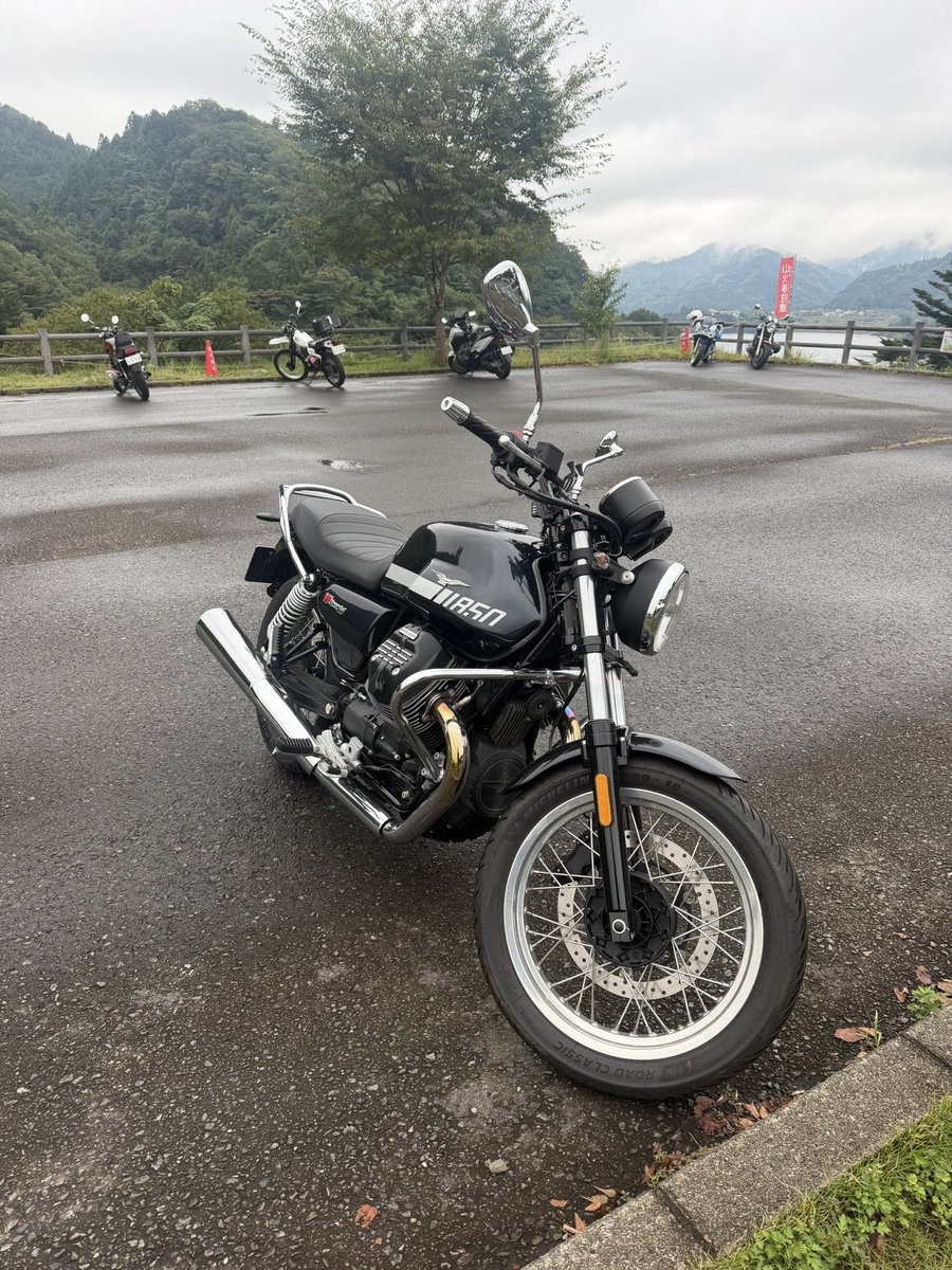 midorikus's tweet photo. 最近宮ヶ瀬いって、そのあと山中湖行ったよ
結構寒くて、ジャケットの下は薄いフリース着ました
着るもの考えないと風邪引きますわね
でも景色と気温は丁度良かったんだよね https://t.co/Frra6CXOQ8