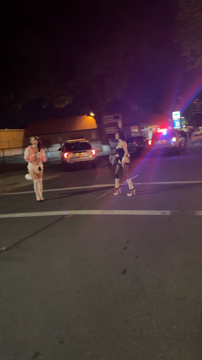 pinkSugar_cos's tweet photo. Idk why cops were there but I was ass out tn https://t.co/qtFecHHihH