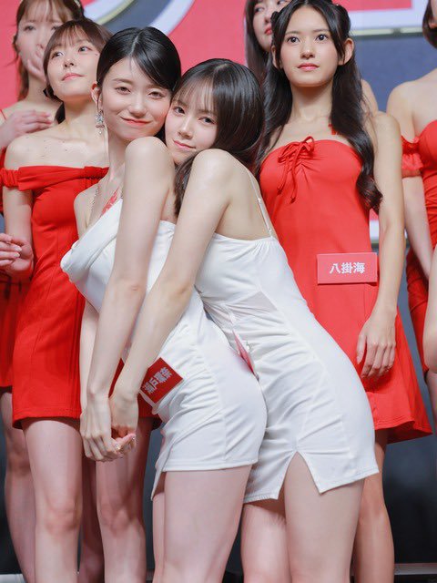 Noreen7kt6's tweet photo. The photo shows a group of women on what looks like a stage or event.

In the front, two women in matching white satin mini dresses are posing close together, one hugging the other from behind and smiling at the camera.

Behind them are several other women standing together https://t.co/HB5mEwKZ0u