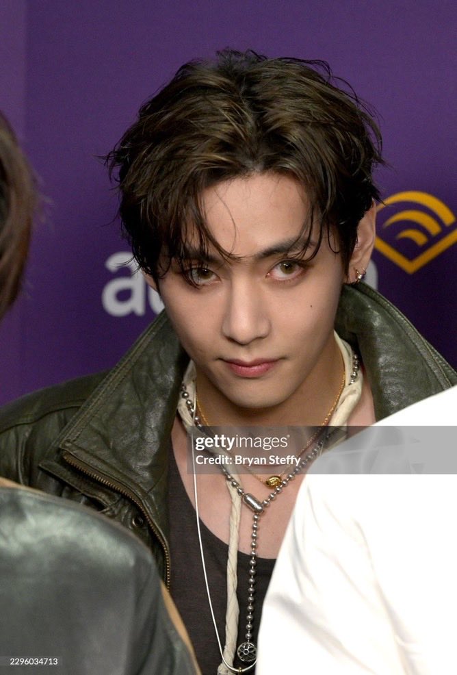 thvantebwi's tweet photo. [INFO🚨]

Kim Taehyung joins Ella Gross as the kpop idols with the craziest Getty Images photos in Kpop. https://t.co/Eb2Jm8Hzst
