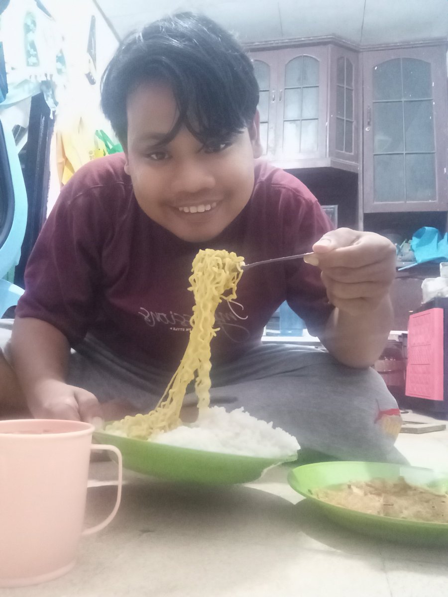 imasputra12's tweet photo. Alhamdulillah aku masak mie dan telur ๐
Aku makan lapar ๐
Mie goreng sama telur, teh es
Aku suka ayam dan sapi, mie, nasi goreng, telur, piece,๐โ
Aku gak suka ikan dan lele ๐คฎโ
#rezeki #bisu #tuli #masak #mie https://t.co/gHeAGVJrcq