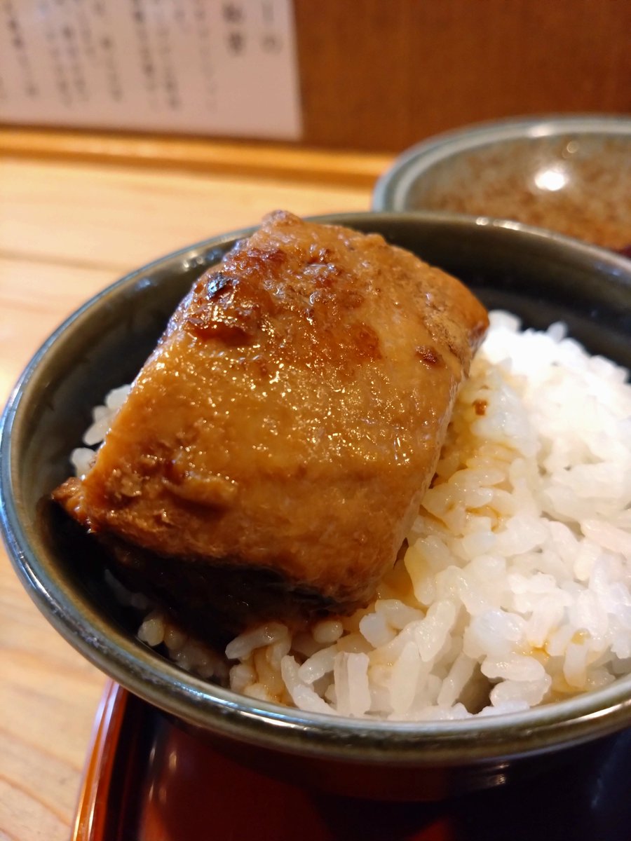 ig_yu0820's tweet photo. 松尾製麦　祖師ヶ谷大蔵
中華蕎麦大　生卵　辛いの
角煮めし

1ヶ月ぶりに🙂
あら😳ひら井のスーパーバイトと遭遇🤣

動物魚介の旨味が極まったスープに唯一無二の自家製圧力麺🌟
生卵ディップ、辛いので味変で超美味い🤩

新メニュー角煮めし💖
プルプルです！！味染みててメチャウマ〜🥰 https://t.co/4Sqhe3uXVs