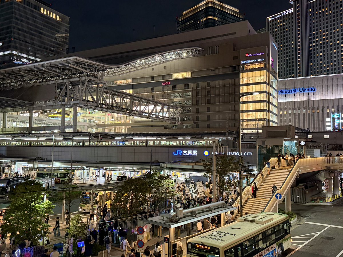 Tokyo_Scapes's tweet photo. 梅田の都会っぷりには毎回圧倒される https://t.co/8g2VYmDa4i